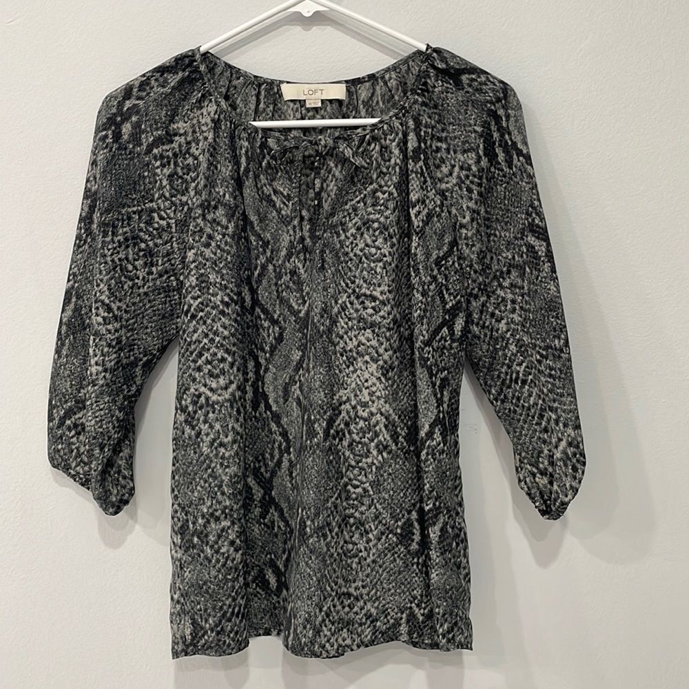 Ann Taylor Loft Women's Snakeskin Print Tie Neckline Blouse Size XS